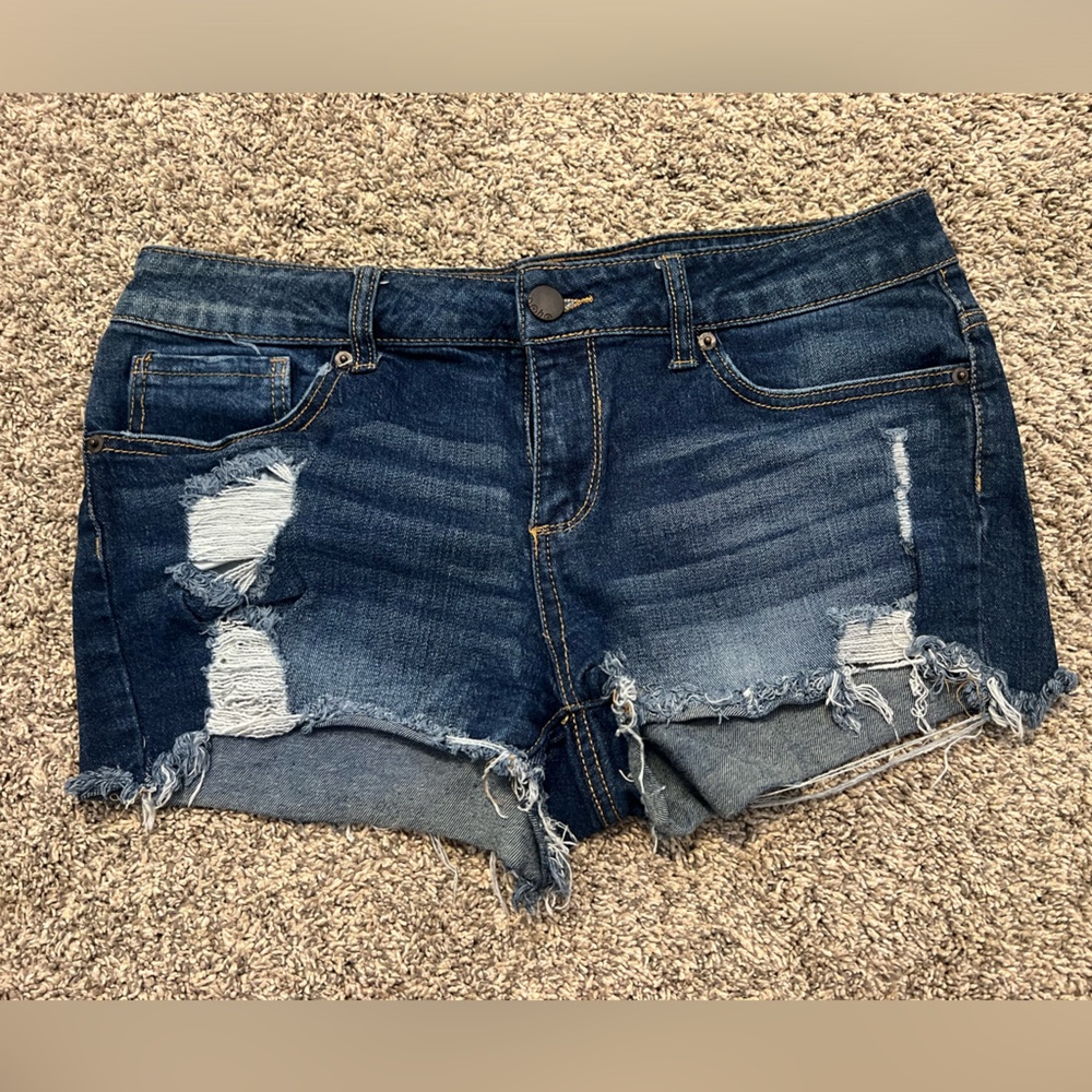 No Boundaries jean shorts